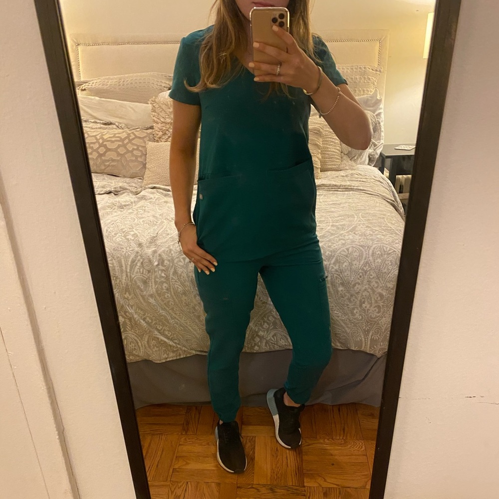 Figs Hunter Green Scrub Set XXS Top/ XS Pants